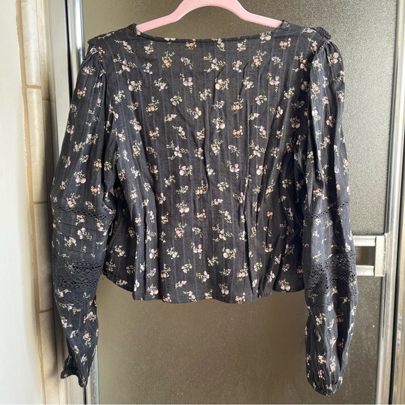 AMERICAN EAGLE FLORAL RUFFLE TOP - Picture 8 of 8